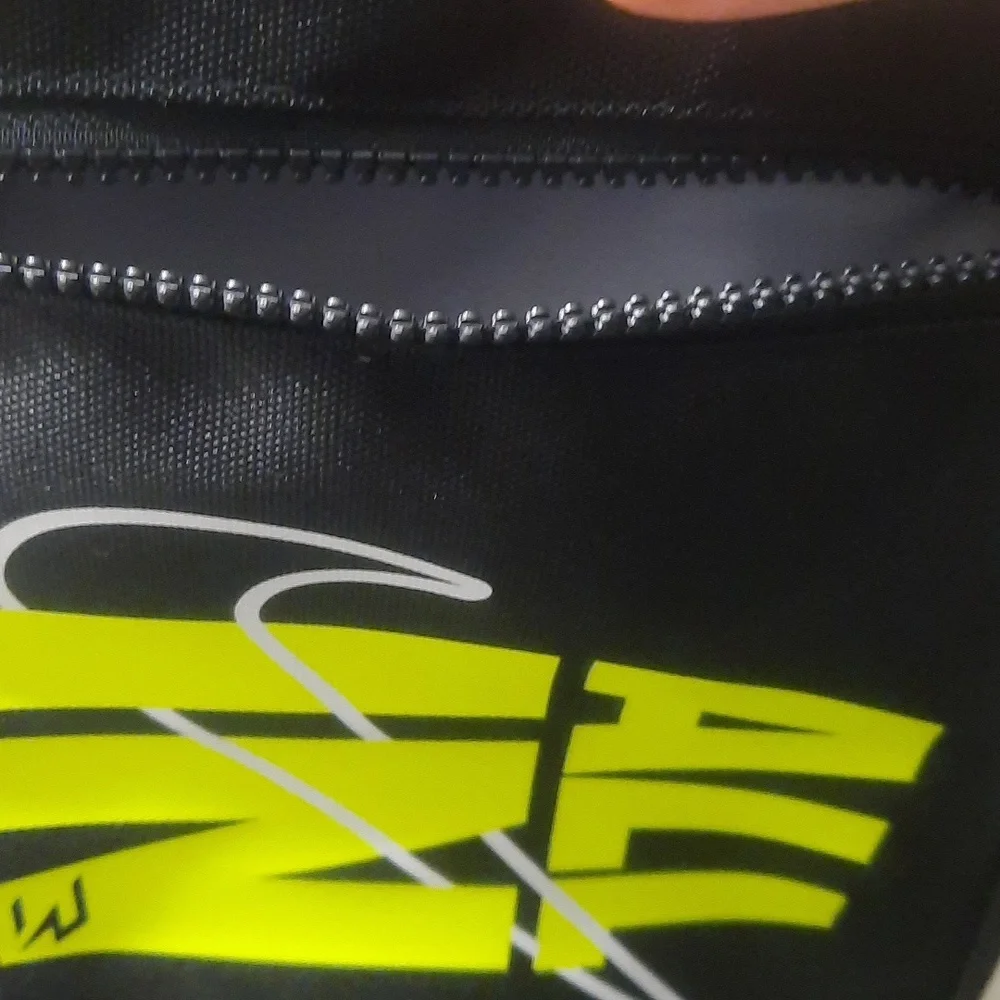 Largo Nike Signature Swoosh Logo All In Lunchbox - Picture 5 of 8